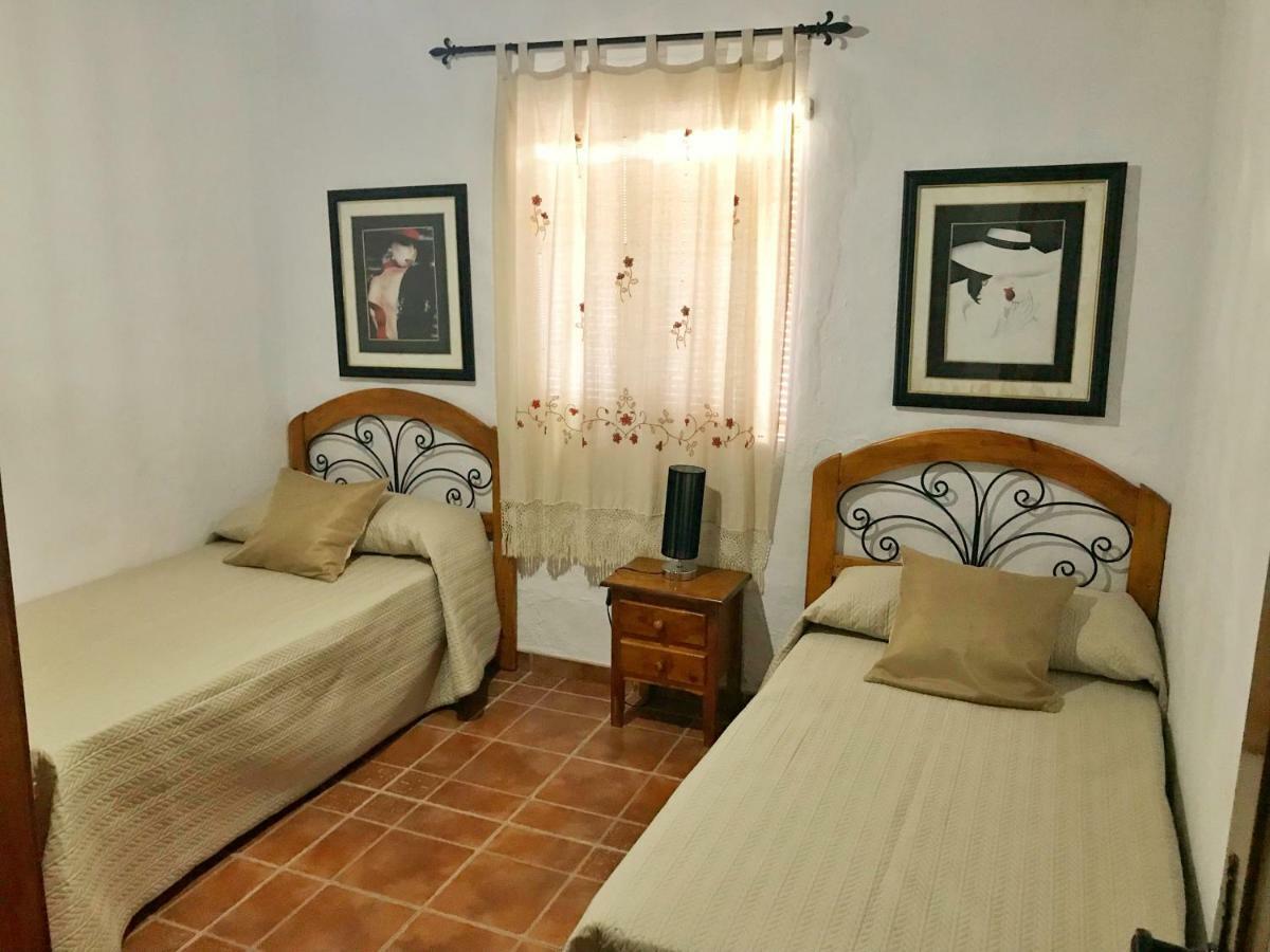 Villa Las Mercedes เนร์คา ภายนอก รูปภาพ